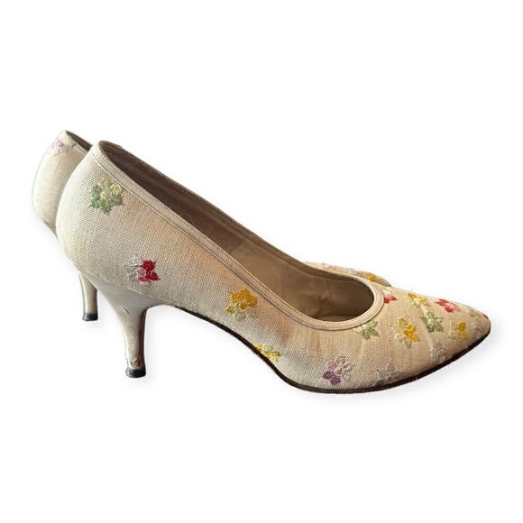 Vintage I. Miller 1950s Pointed toe pumps with Floral Embroidery. - Picture 6 of 15